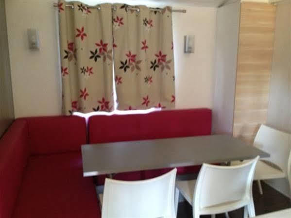 Camping Neptuno Hotel Pals Buitenkant foto